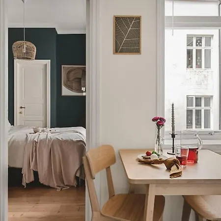 Апартаменты Lovely Townhouse Close To The Centre *