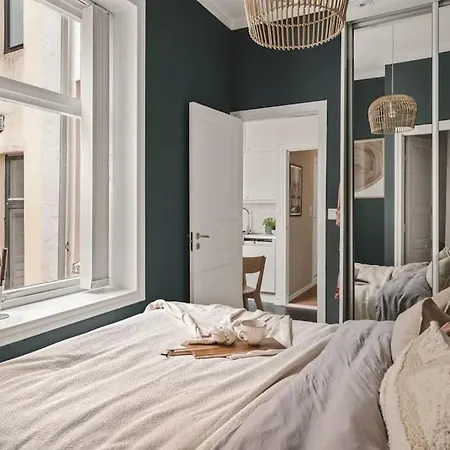 Апартаменты Lovely Townhouse Close To The Centre Берген