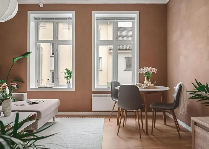 Lovely Townhouse Close To The Centre 아파트